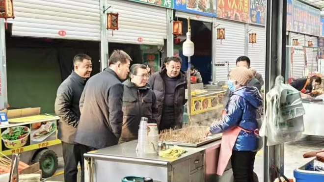 早夜市“烟火气”更旺，零工市场“蓄水池“更活     ——市委书记调研早夜市、零工市场